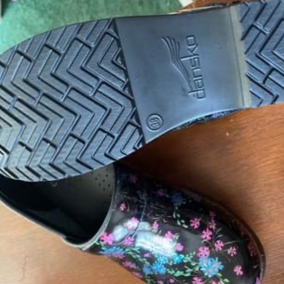 nurse clogs - Picture 2 of 2